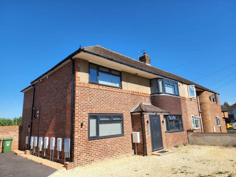 Hazel 1-Bedroom Cousy Flat, Parking, Wifi, Prime Location, Close To Blenheim Palace & Oxford Kidlington Ngoại thất bức ảnh