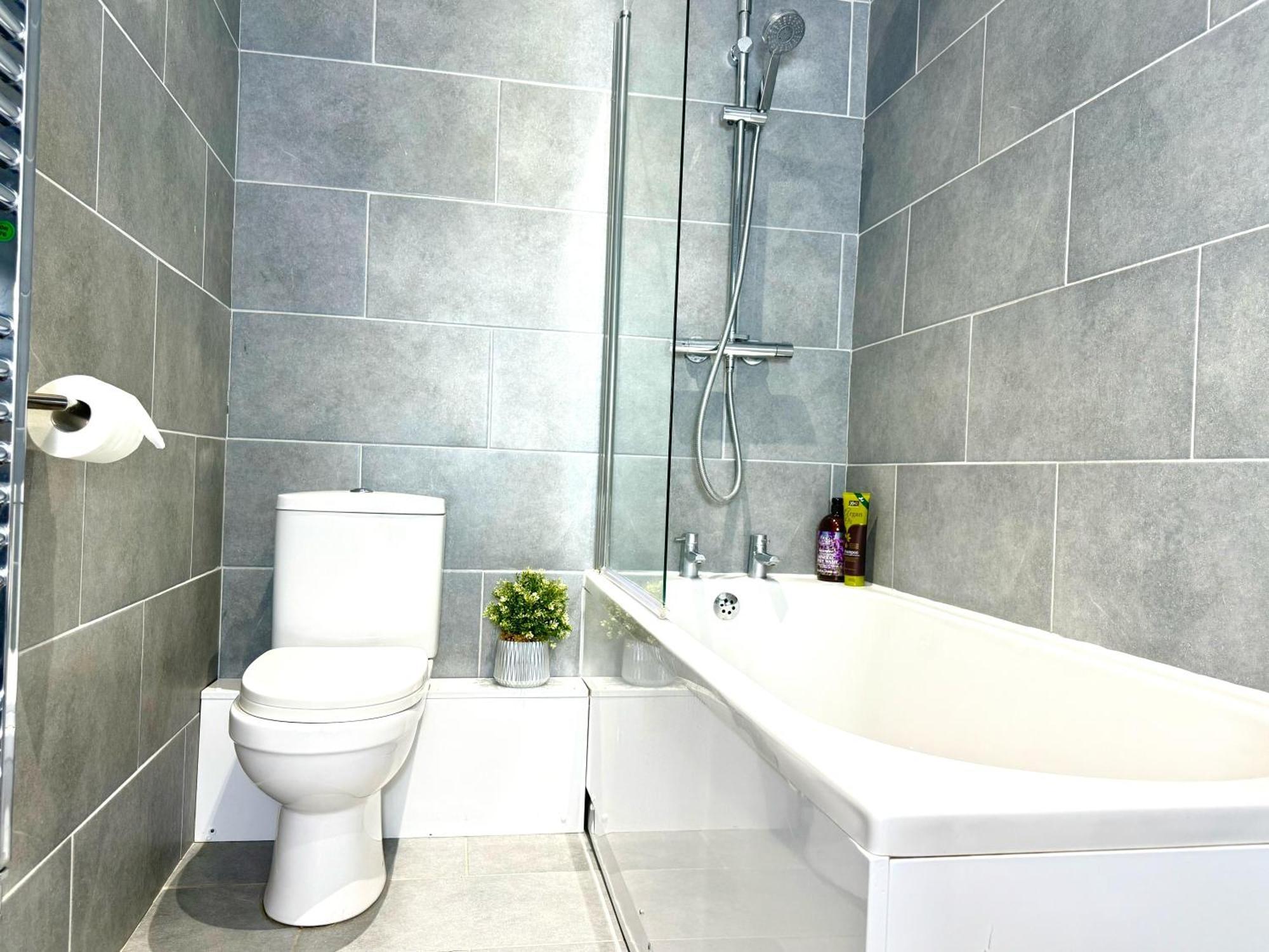 Hazel 1-Bedroom Cousy Flat, Parking, Wifi, Prime Location, Close To Blenheim Palace & Oxford Kidlington Ngoại thất bức ảnh