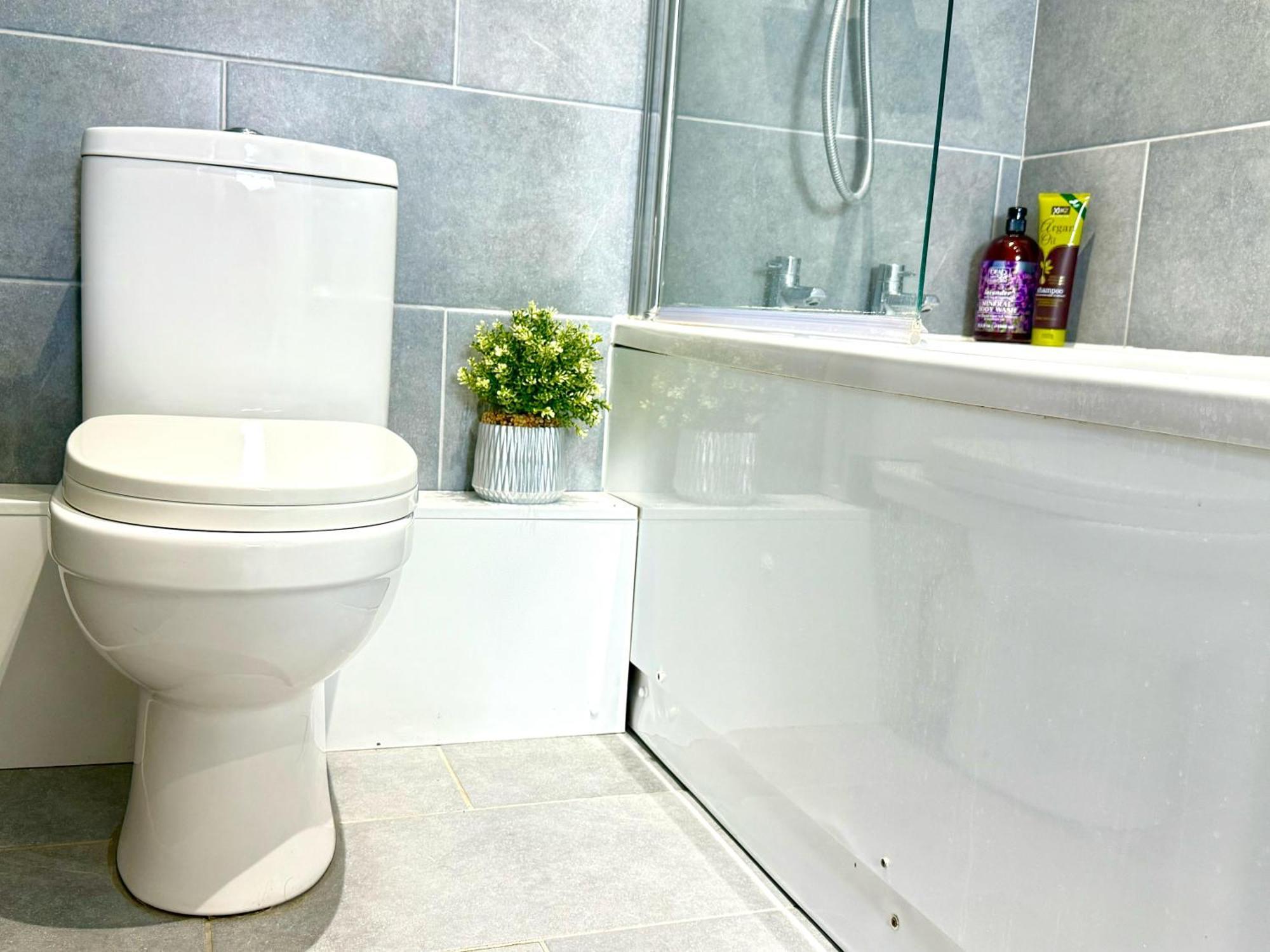 Hazel 1-Bedroom Cousy Flat, Parking, Wifi, Prime Location, Close To Blenheim Palace & Oxford Kidlington Ngoại thất bức ảnh