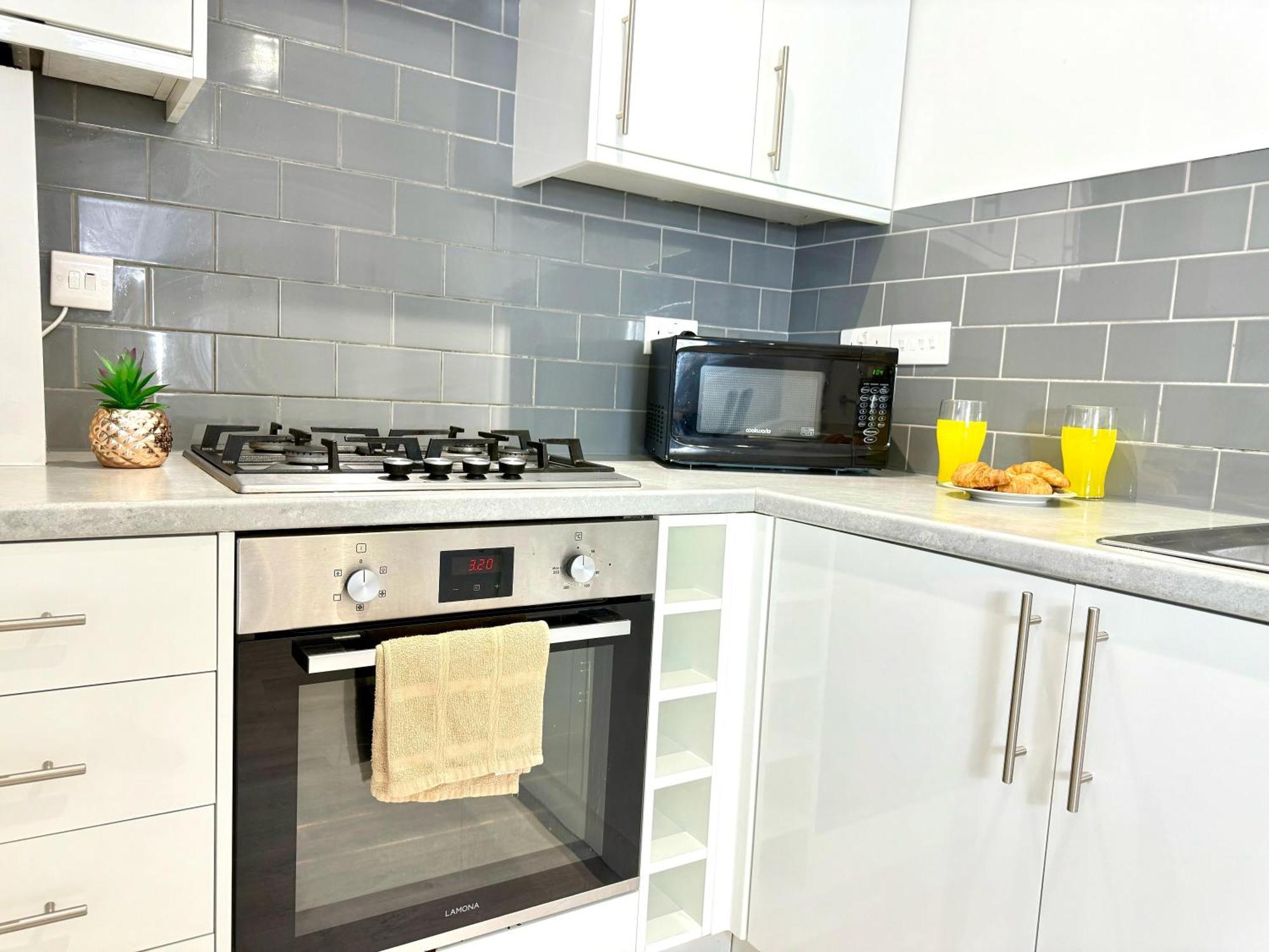 Hazel 1-Bedroom Cousy Flat, Parking, Wifi, Prime Location, Close To Blenheim Palace & Oxford Kidlington Ngoại thất bức ảnh