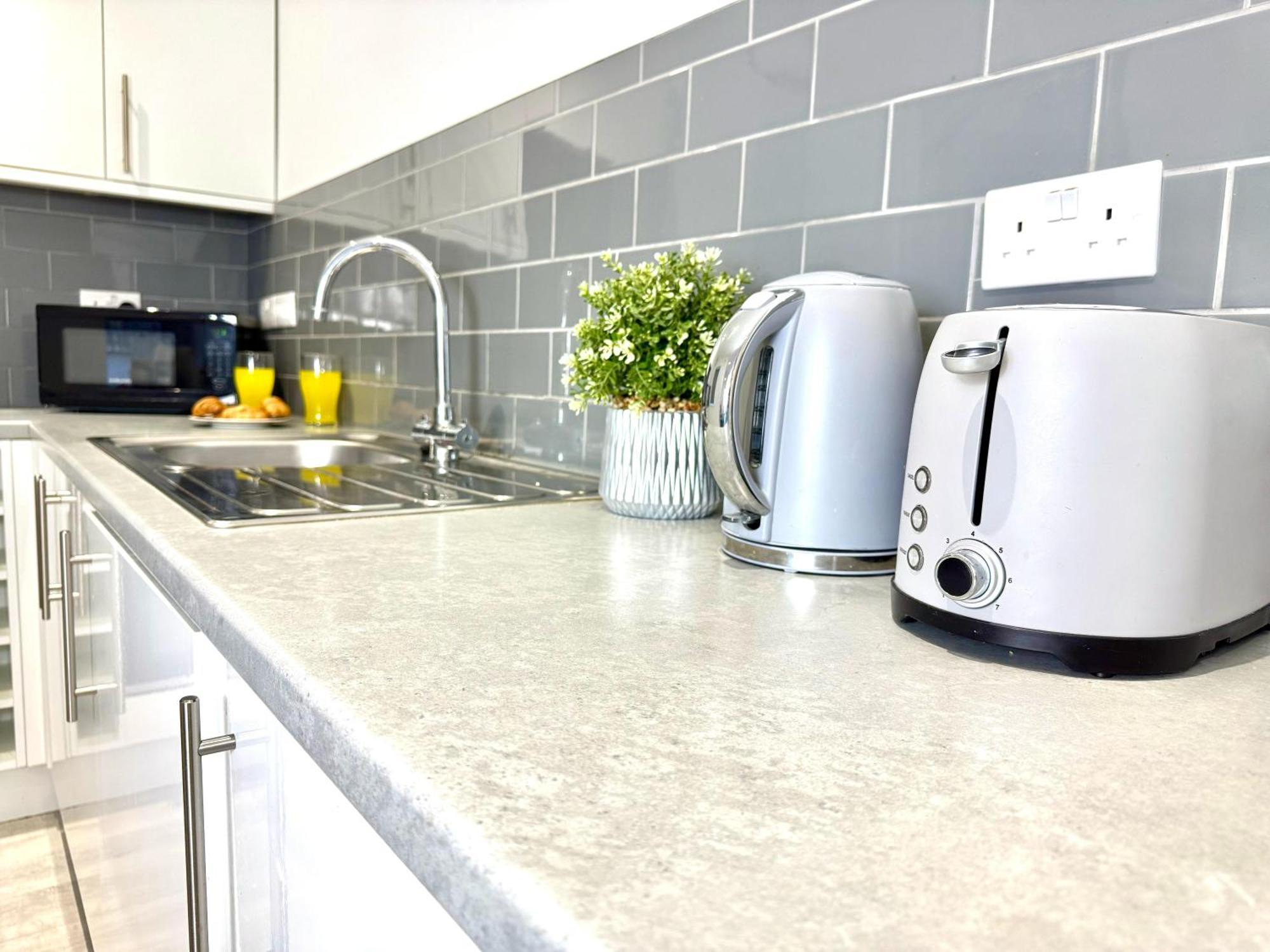 Hazel 1-Bedroom Cousy Flat, Parking, Wifi, Prime Location, Close To Blenheim Palace & Oxford Kidlington Ngoại thất bức ảnh
