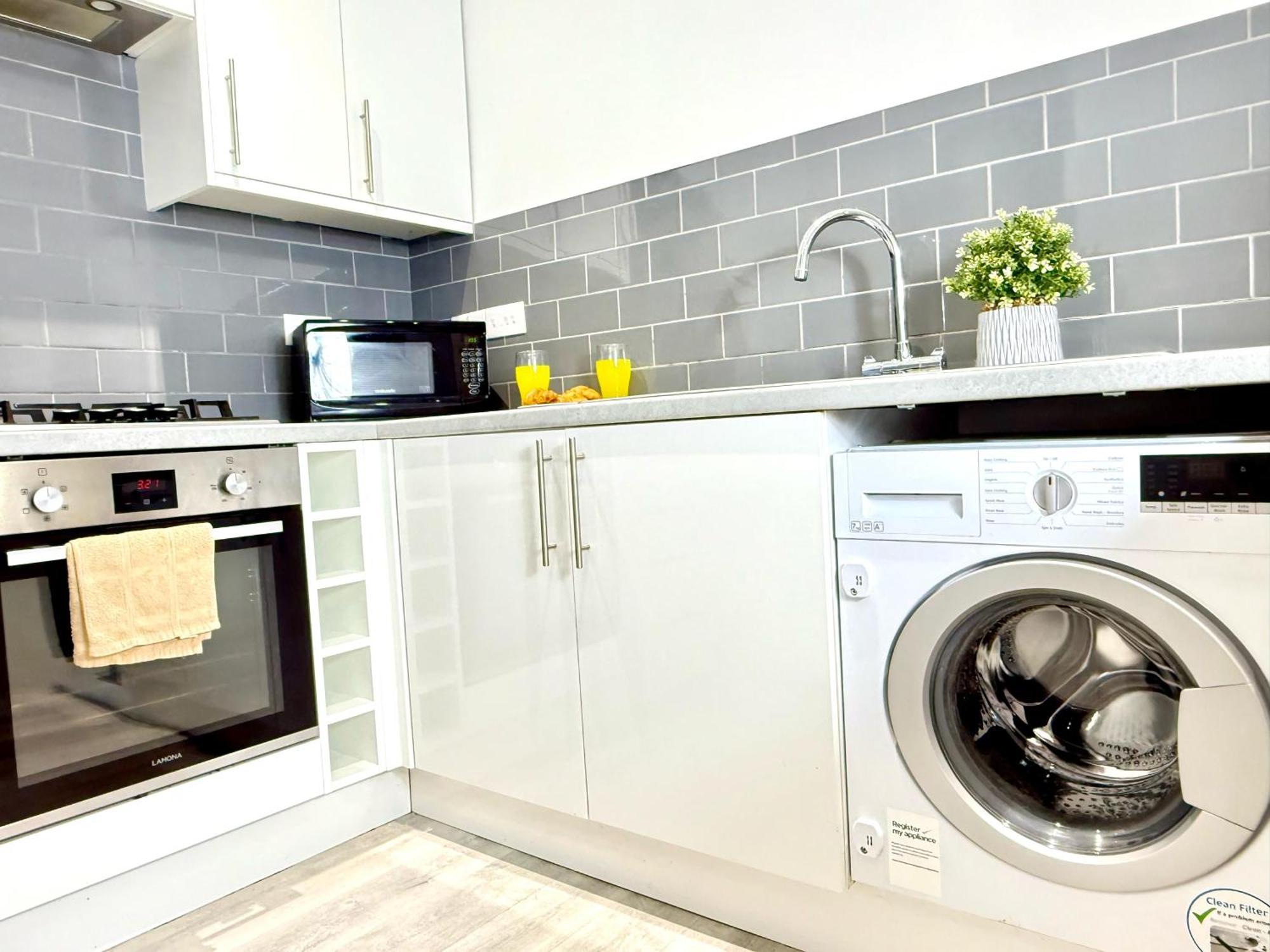 Hazel 1-Bedroom Cousy Flat, Parking, Wifi, Prime Location, Close To Blenheim Palace & Oxford Kidlington Ngoại thất bức ảnh